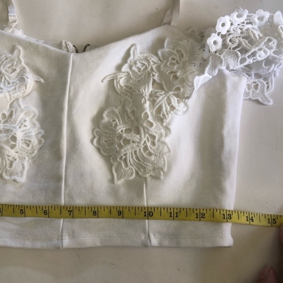 Haute Monde Cold Shoulder Lace Detail Crop Top Size Small - Picture 9 of 13